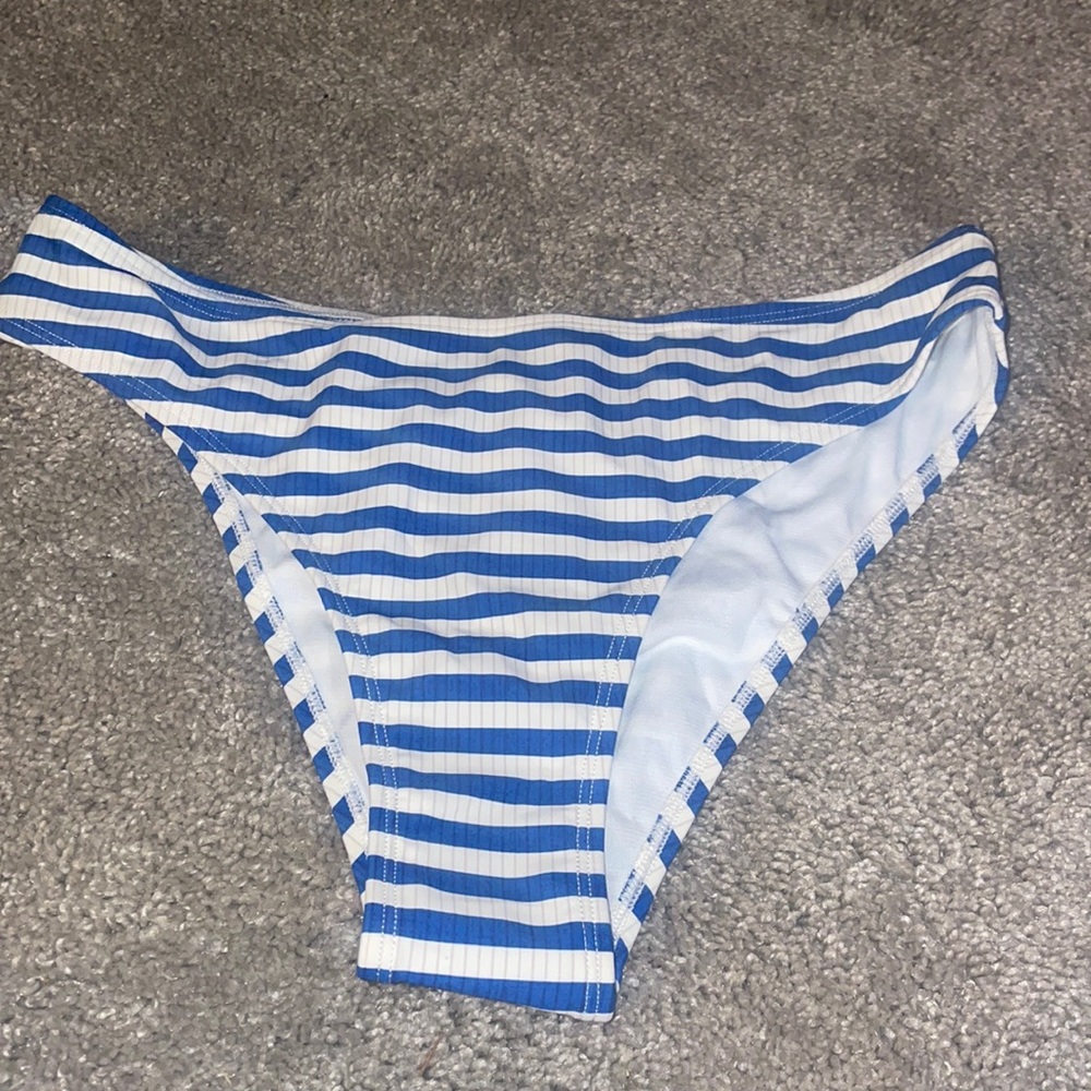 Cupshe swim bottoms in blue and white striped size M new